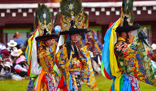 Maskentanz (Cham) Fest im Huiyuan Kloster während des Sommergebets