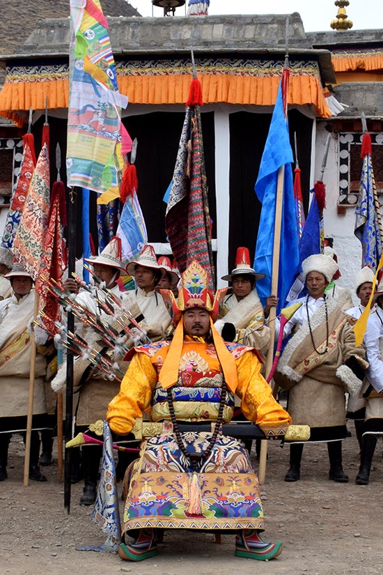 Entdeckungsreise zum tibetischen Neujahr Losar im tibetischen Gebiet Amdo in Provinzen Qinghai und Gansu