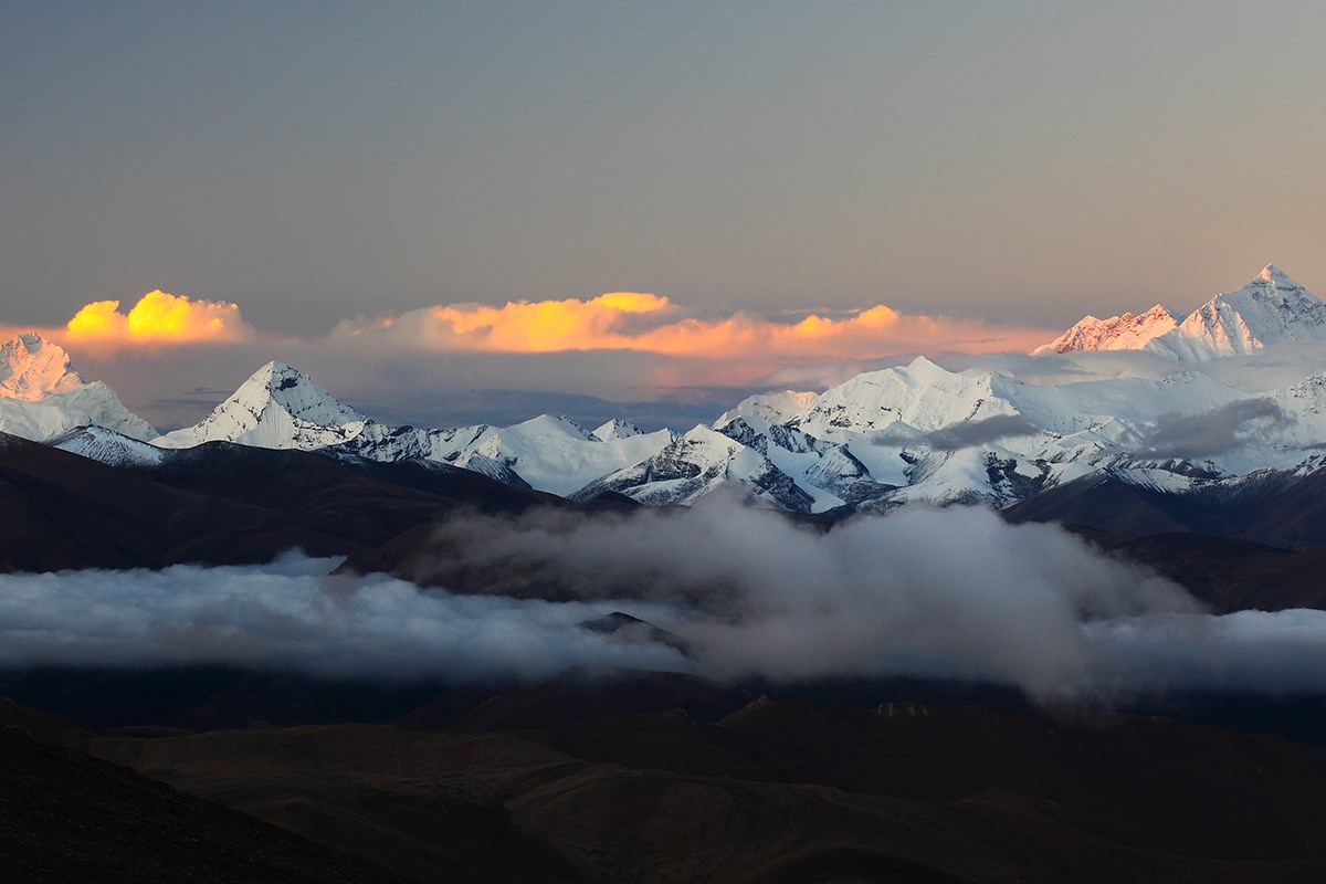 Sonnenaufgang von Everest (Qomolangma)