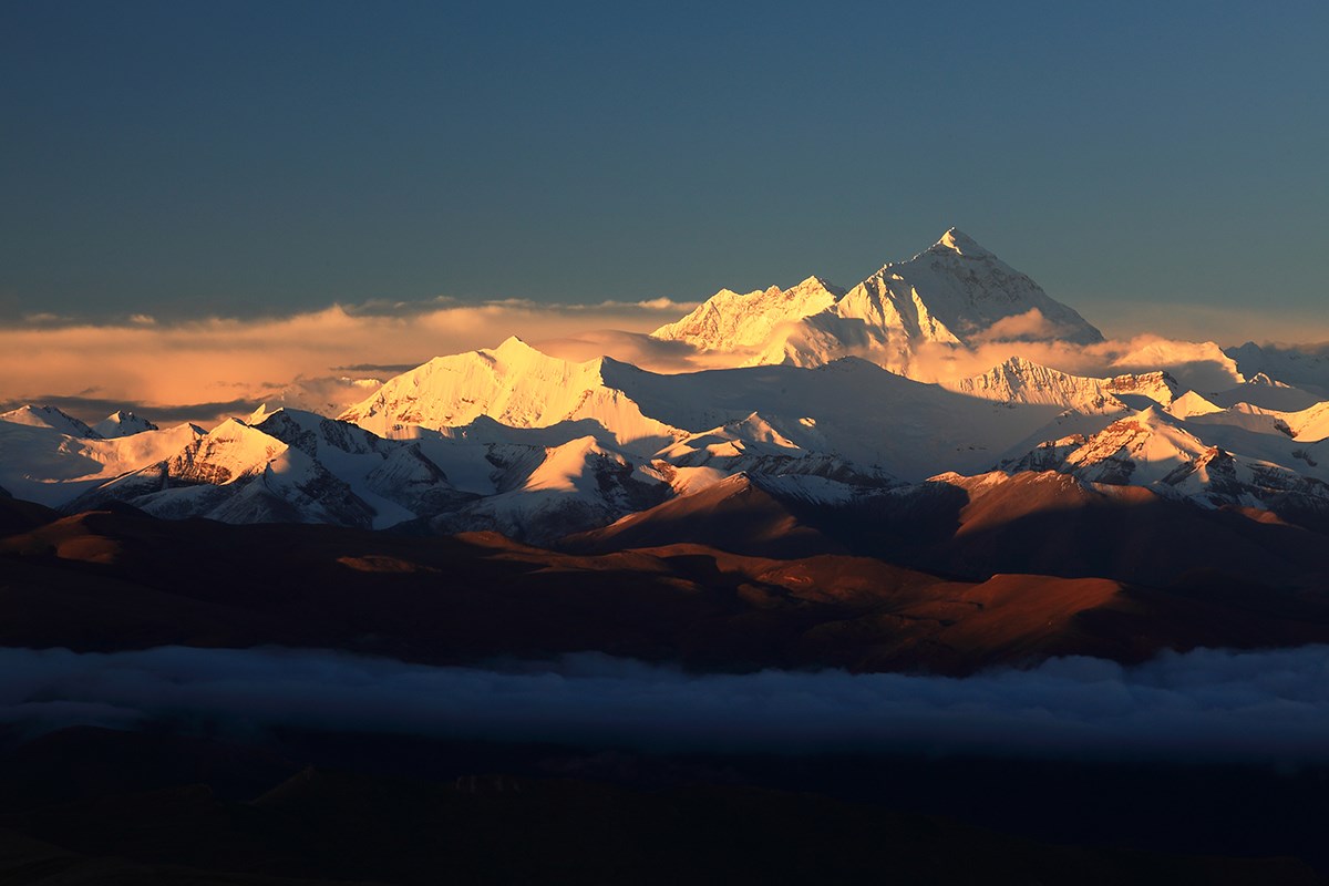 Sonnenaufgang von Everest (Qomolangma)