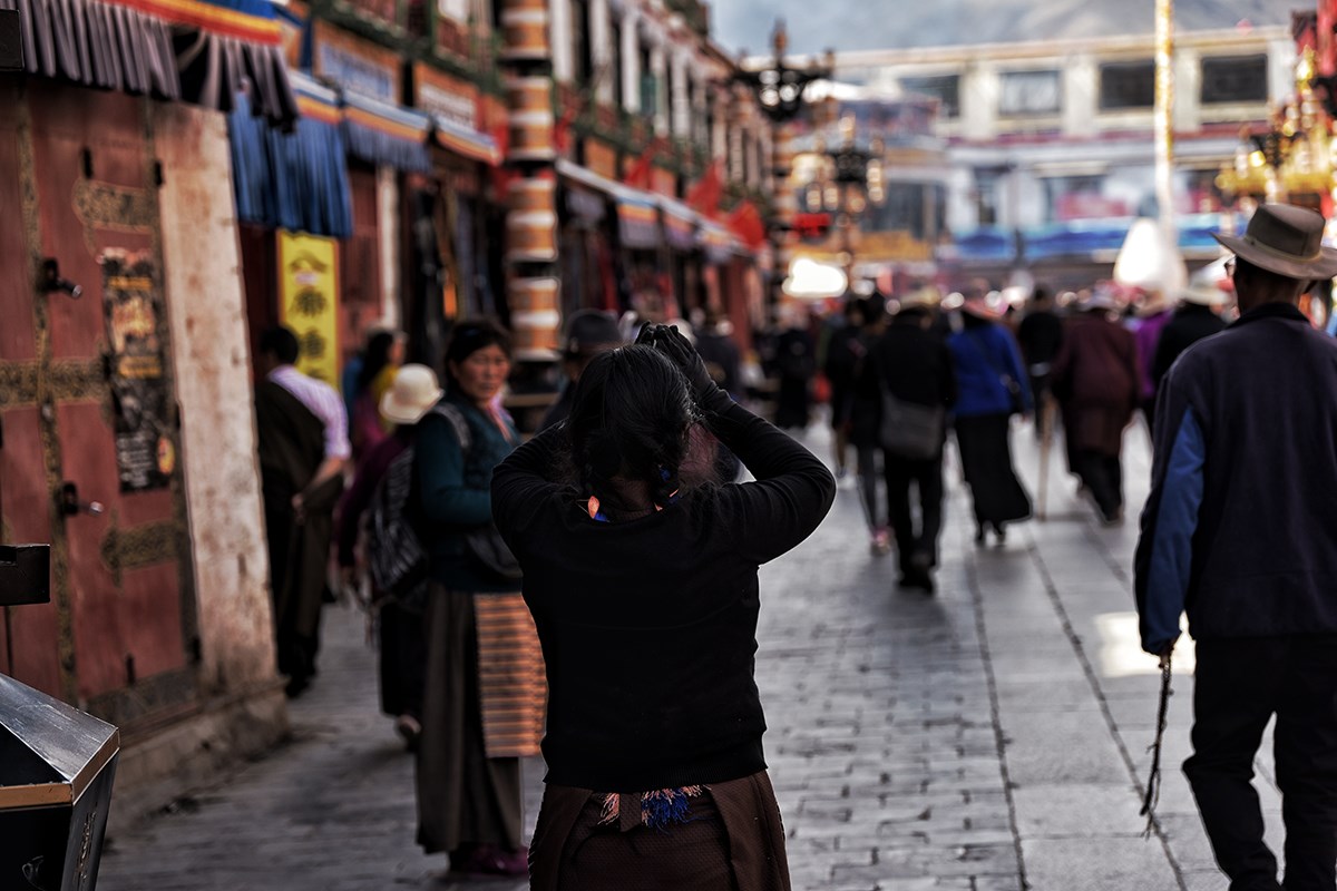 Believers at Barkhor Street | Foto von Liu Bin