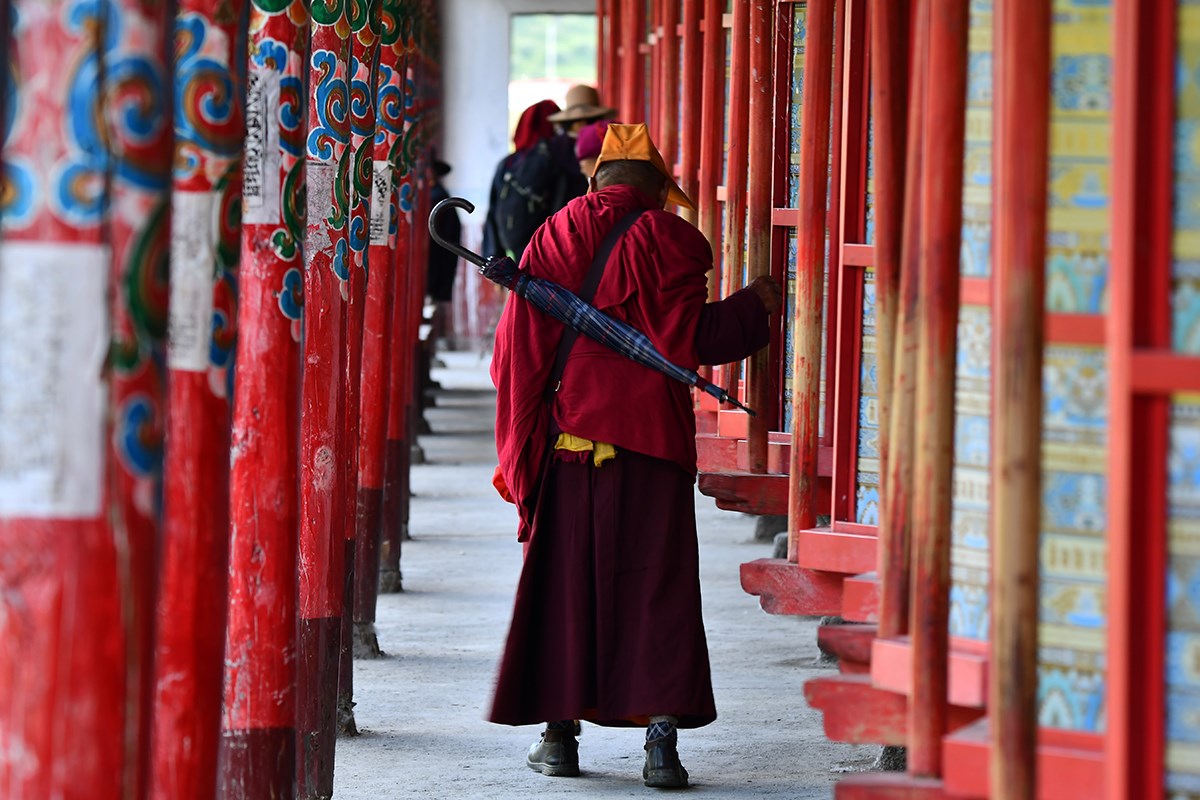 Prayer Wheels of Tagong Monastery | Foto von Liu Bin